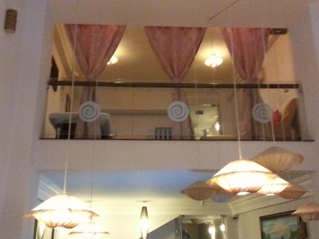 Pink Tulip Hotel Хошимин Екстериор снимка